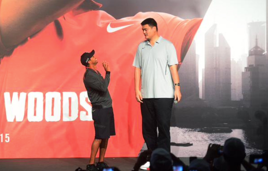 Tiger Woods met Yao Ming in China