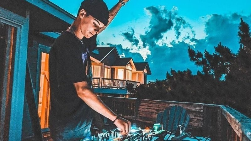 Fans trip out on new H3nry Thr!ll "Concentrating" video
