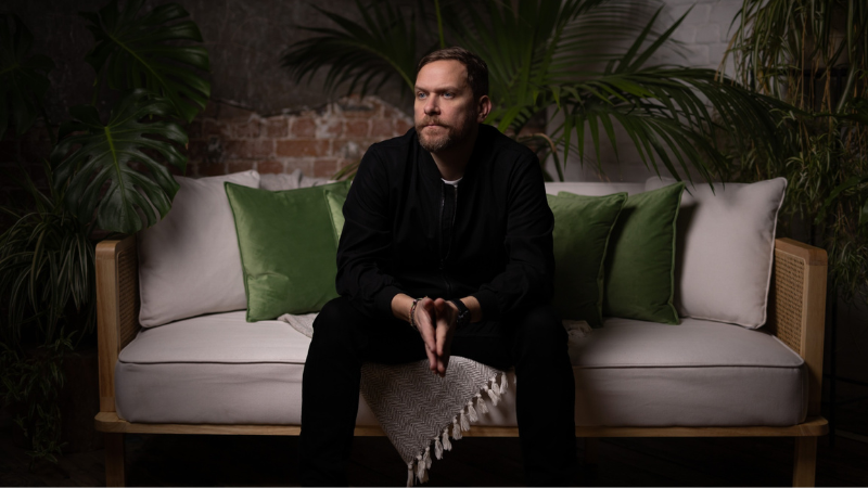 John Askew Opens the Doors to "A Room Full of Pros & Cons"